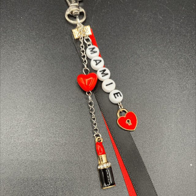 Bijoux de sac. Mamie rouge et noir 