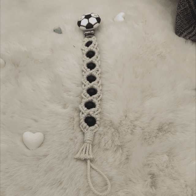 Attache tétine balon foot 
